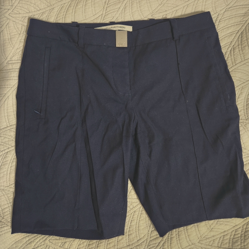 Diane Von Furstenberg Bermuda Length Shorts - Size w